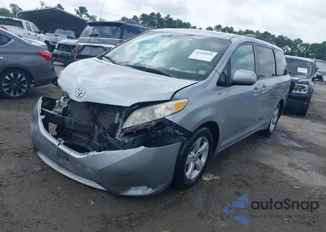 2011 Toyota Sienna Le V6 из США, поврежденный, VIN 5TDKK3DCXBS156054